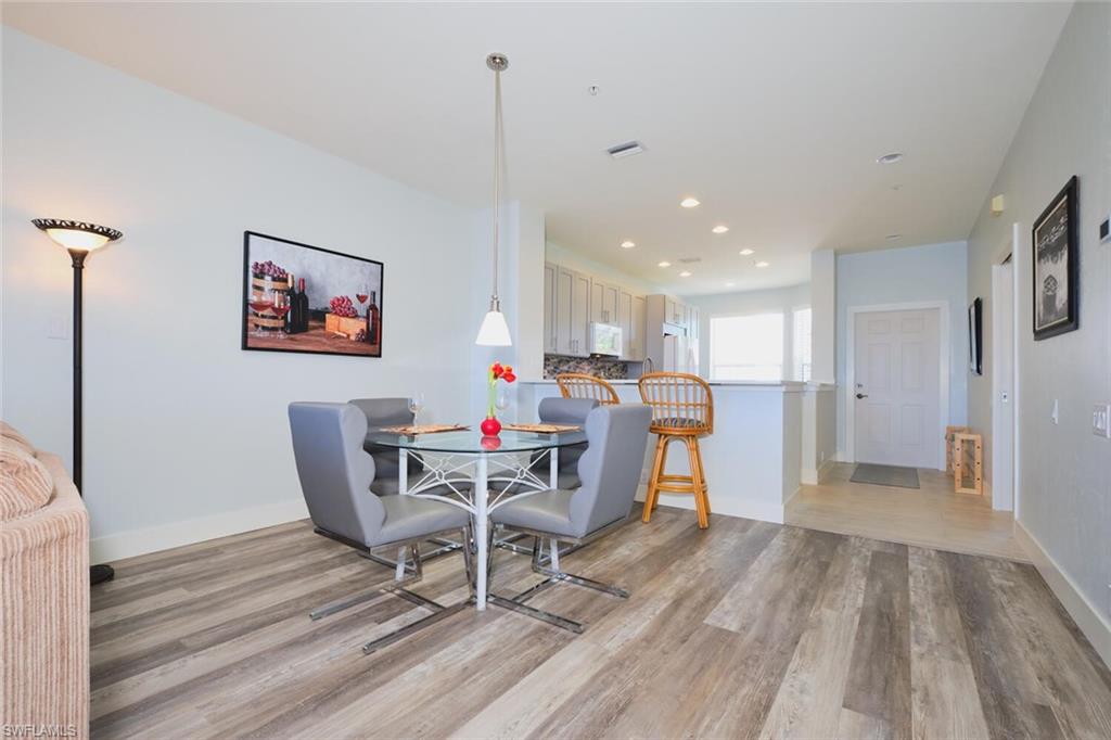 SUTTON WALK - Residential