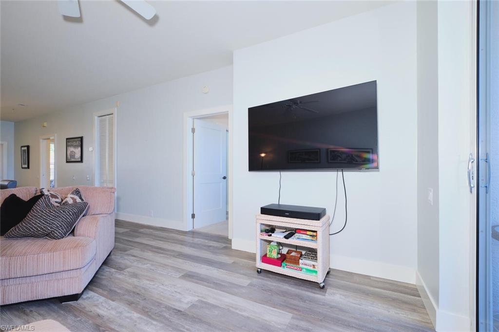 SUTTON WALK - Residential