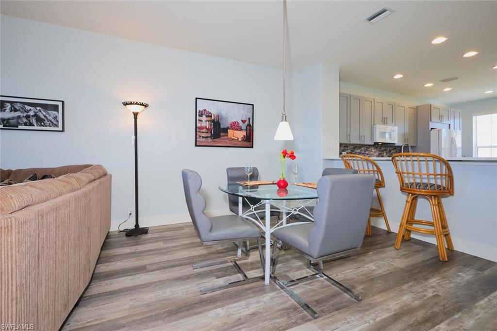 SUTTON WALK - Residential