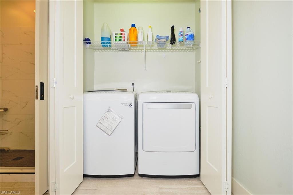 SUTTON WALK - Residential