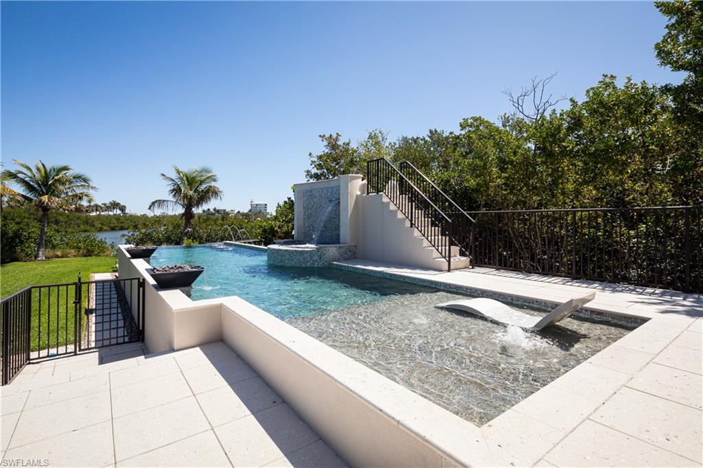 SOUTHPORT ON THE BAY - Residential