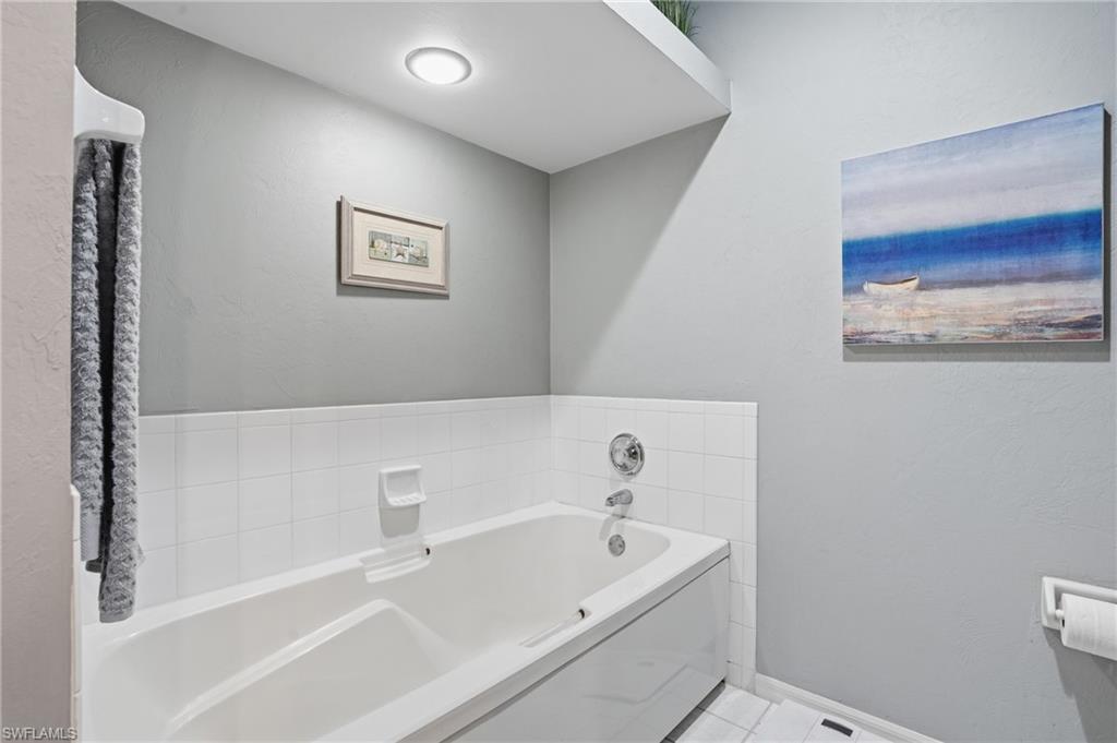 SUNSET LAKE CONDO - Residential