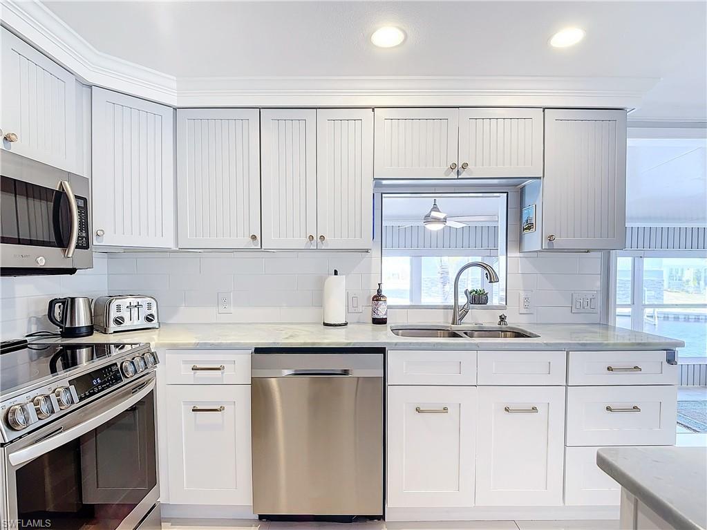 BAYSIDE ESTATES - Residential