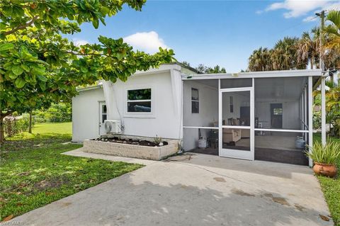 3742 Unique CIR FORT MYERS FL 33908