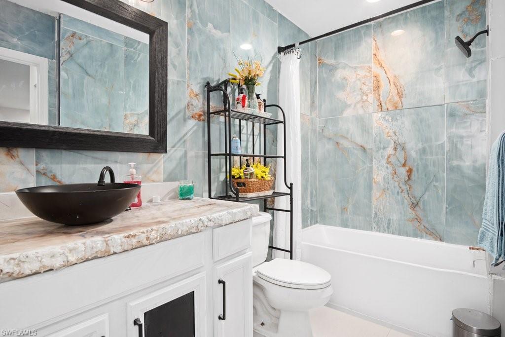 PROMENADE EAST - Residential