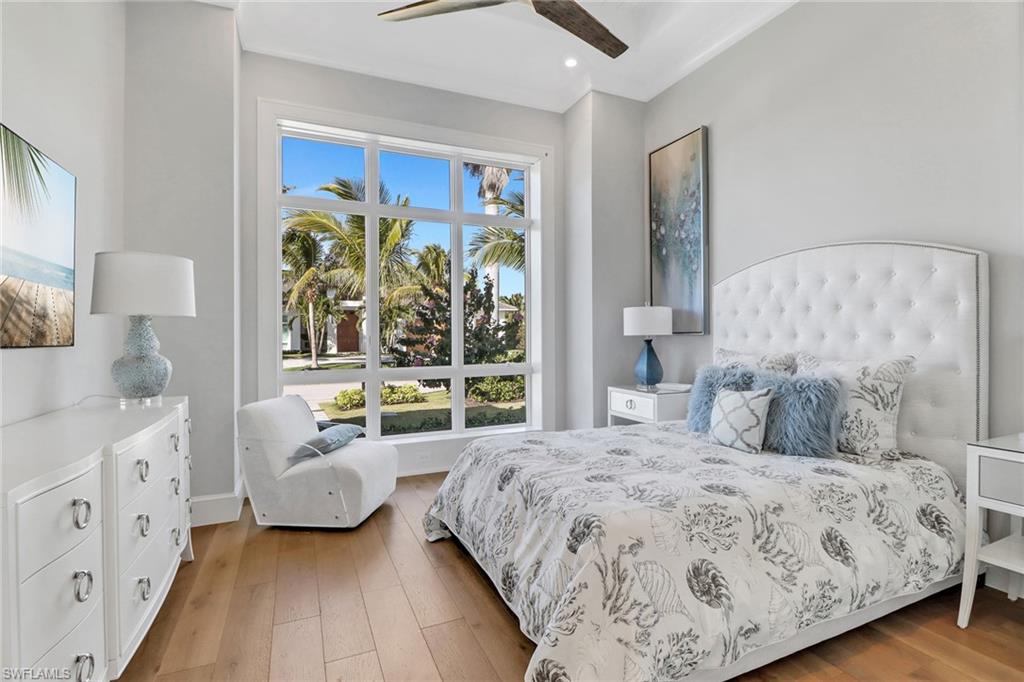 MOORINGS - Residential