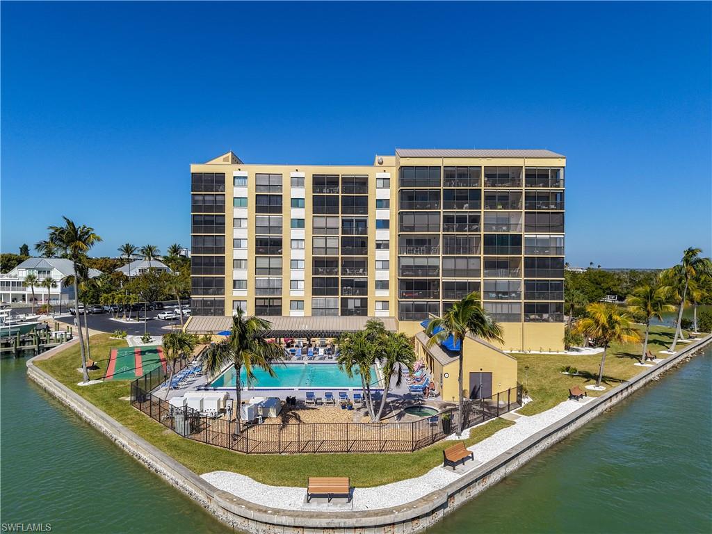WINDWARD POINT CONDO - Residential