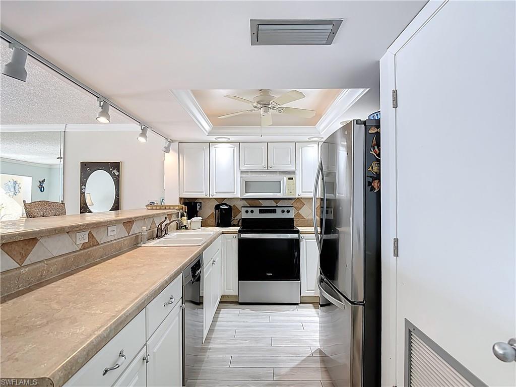 WINDWARD POINT CONDO - Residential