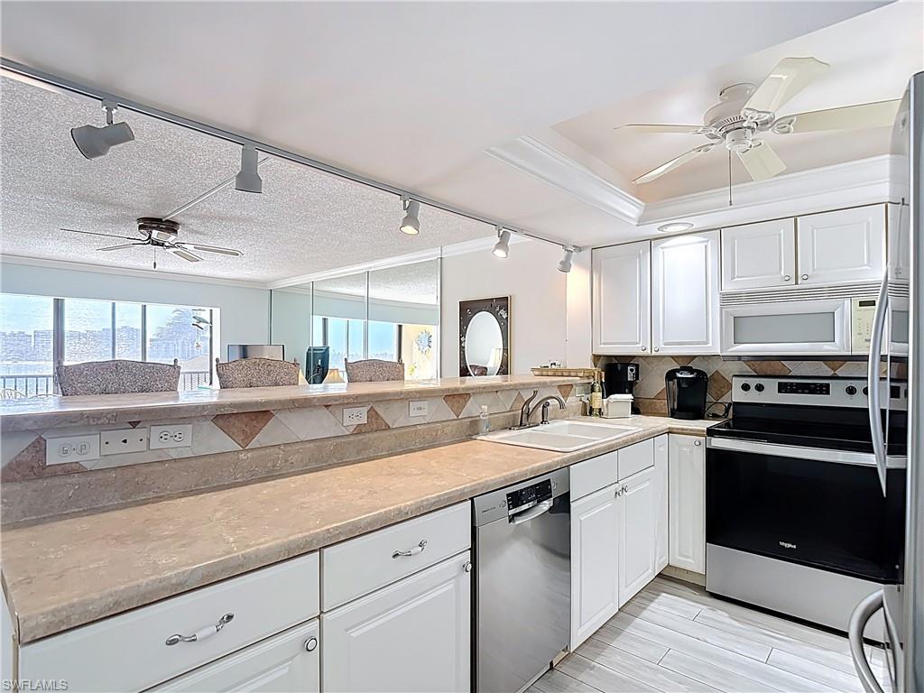 WINDWARD POINT CONDO - Residential