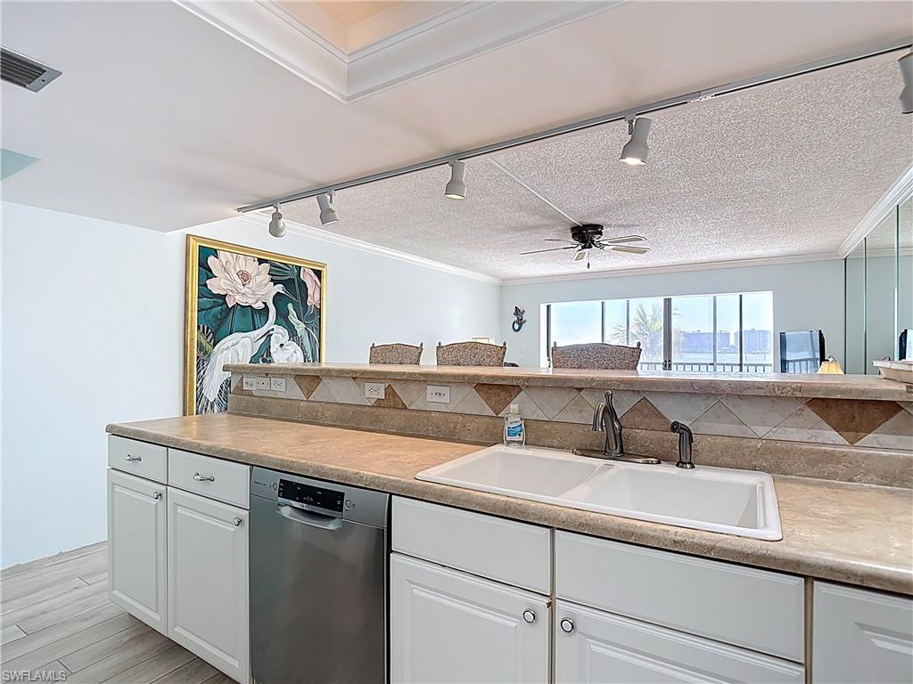 WINDWARD POINT CONDO - Residential