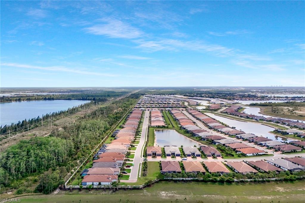 ESPLANADE LAKE CLUB - Residential