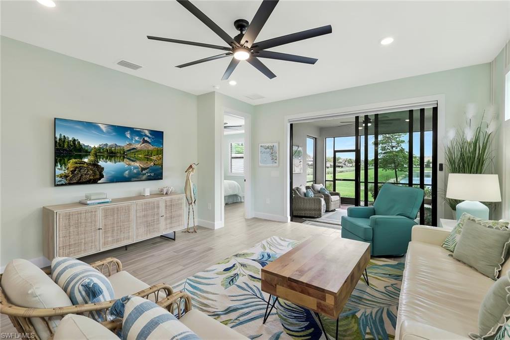 ESPLANADE LAKE CLUB - Residential