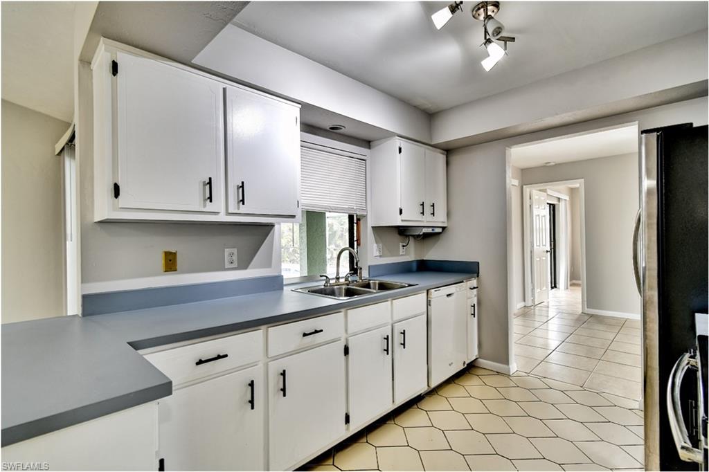 COUNTRY CLUB ESTATES - Residential