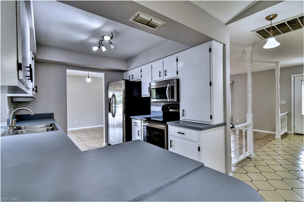 COUNTRY CLUB ESTATES - Residential