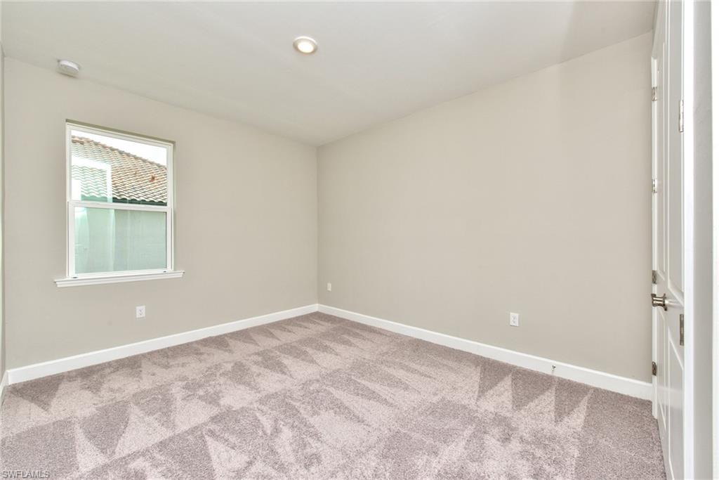 VALENCIA LAKES - Residential Lease