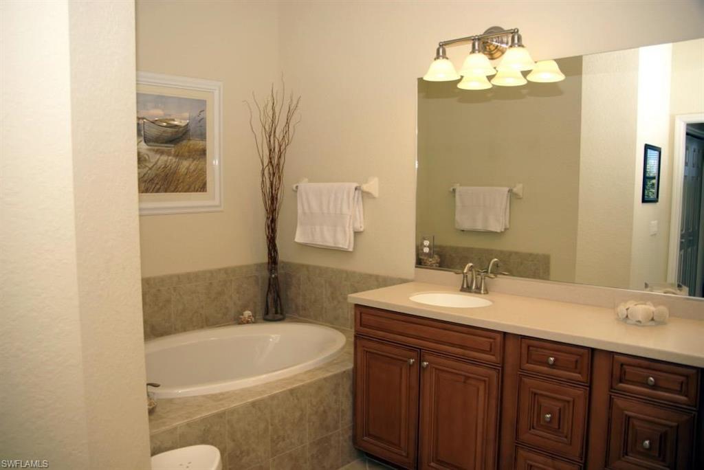 COACH HOMES AT HERITAGE BAY - Residential