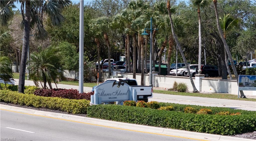 MARCO BEACH - Land