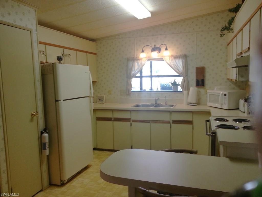 LAZY DAYS MOBILE VILLAGE - Residential