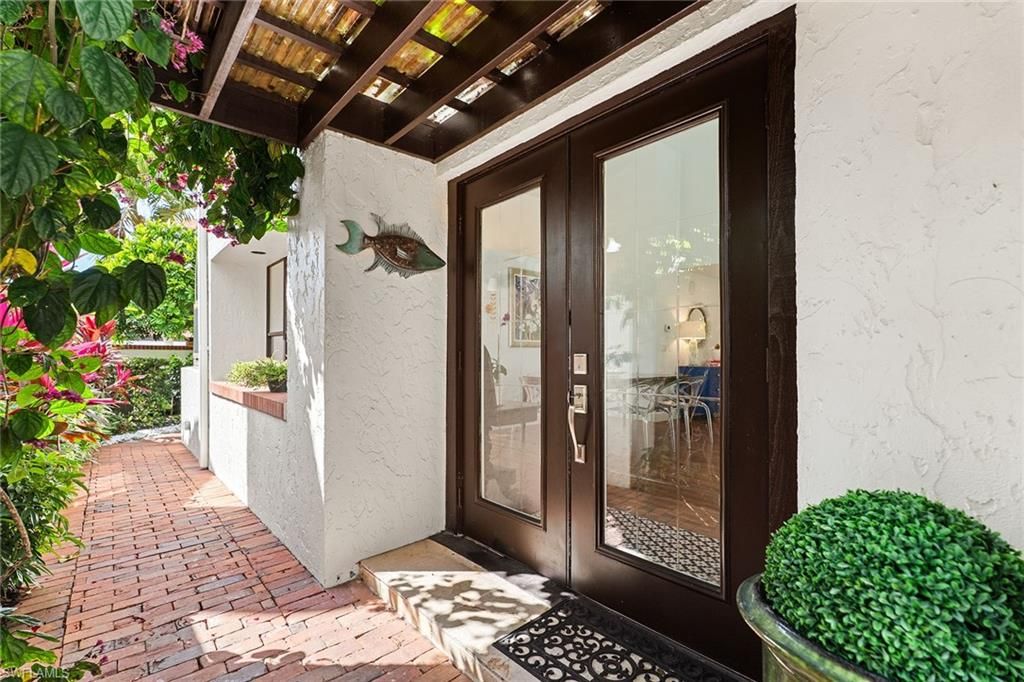 Photo of 515 Bay Villas LN, NAPLES, FL 34108 (MLS # 226007992)