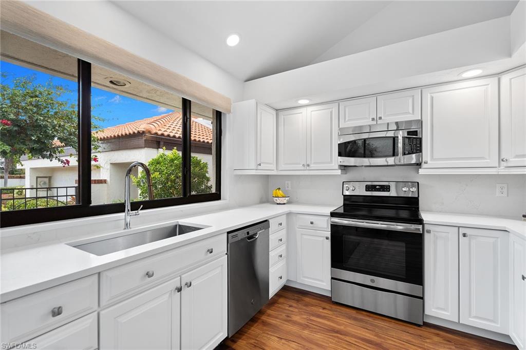 BAY VILLAS - Residential