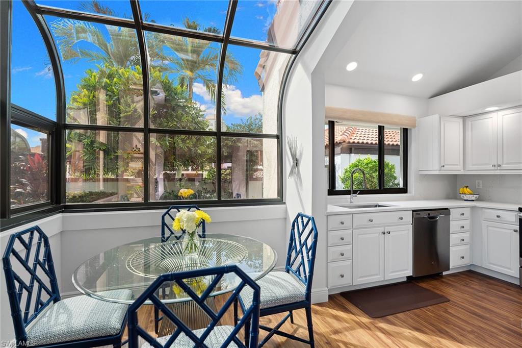 BAY VILLAS - Residential