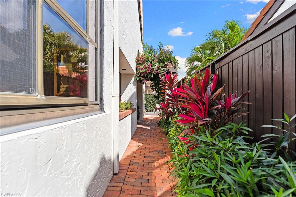 BAY VILLAS - Residential