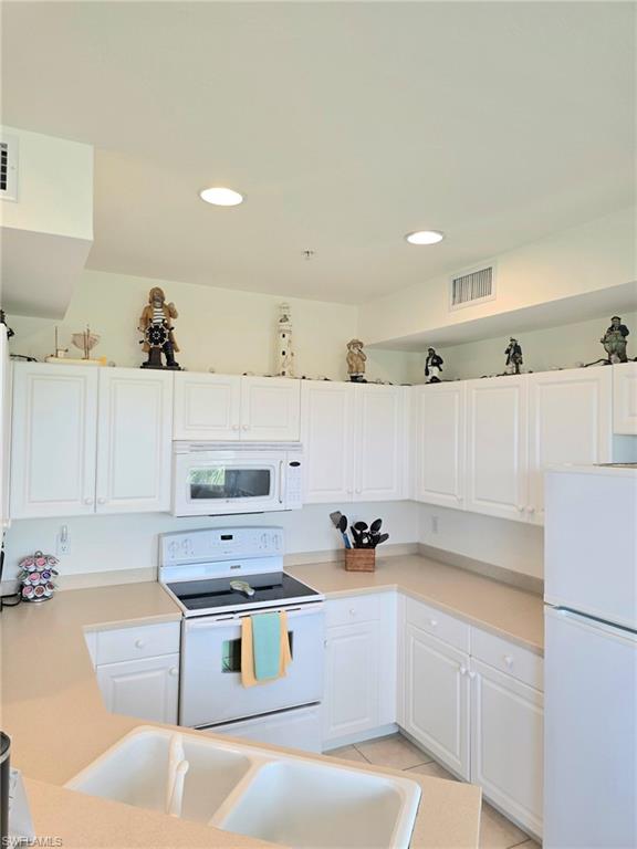 FAIRWAY VILLAS - Residential