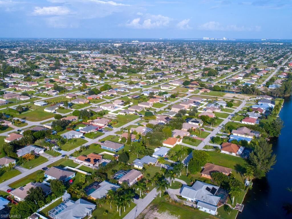 CAPE CORAL - Residential