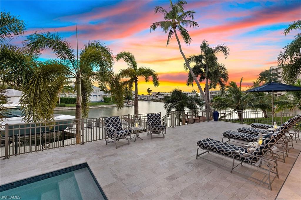 MOORINGS - Residential