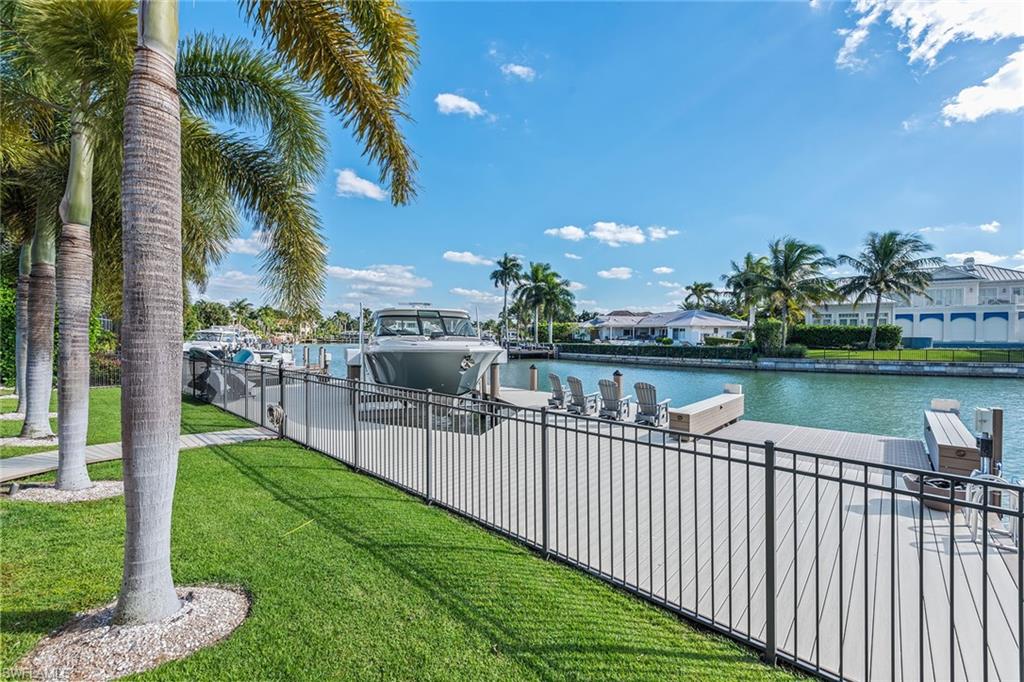 MOORINGS - Residential