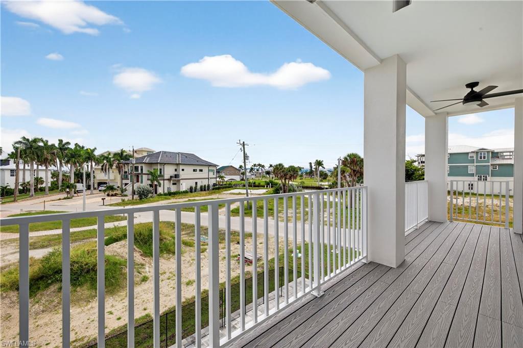 ISLAND SHORES - Residential