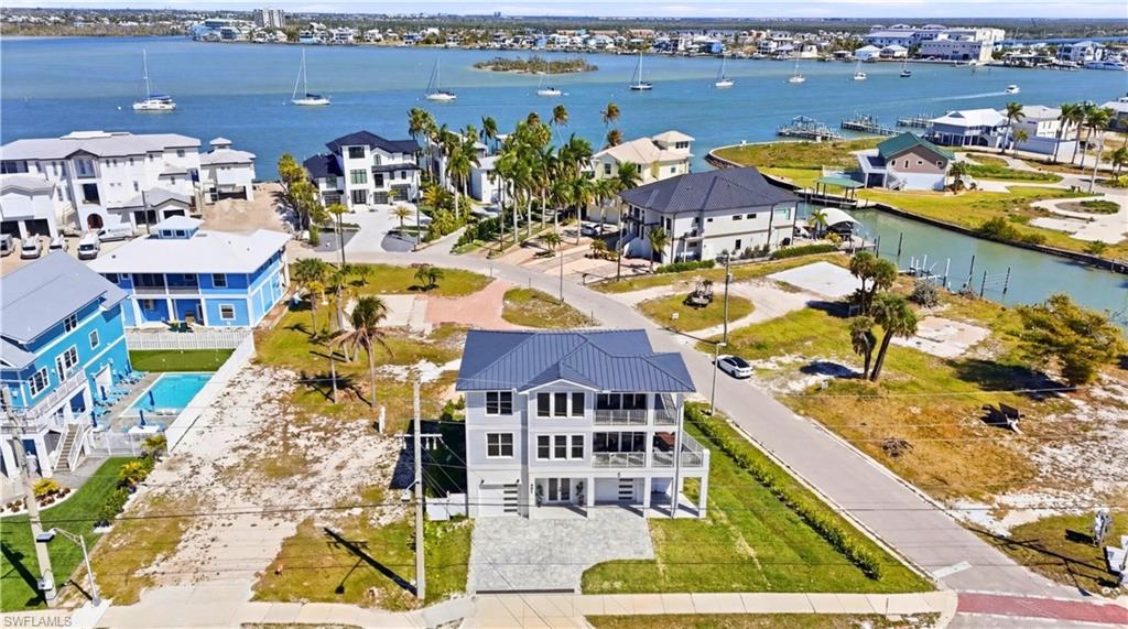 ISLAND SHORES - Residential