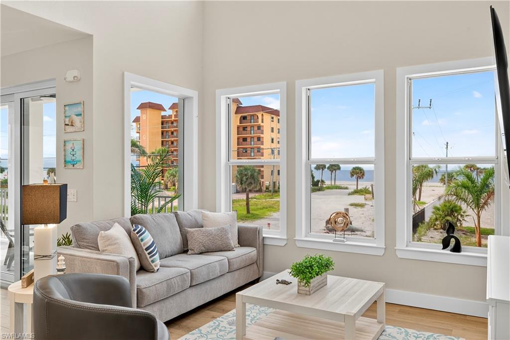 ISLAND SHORES - Residential