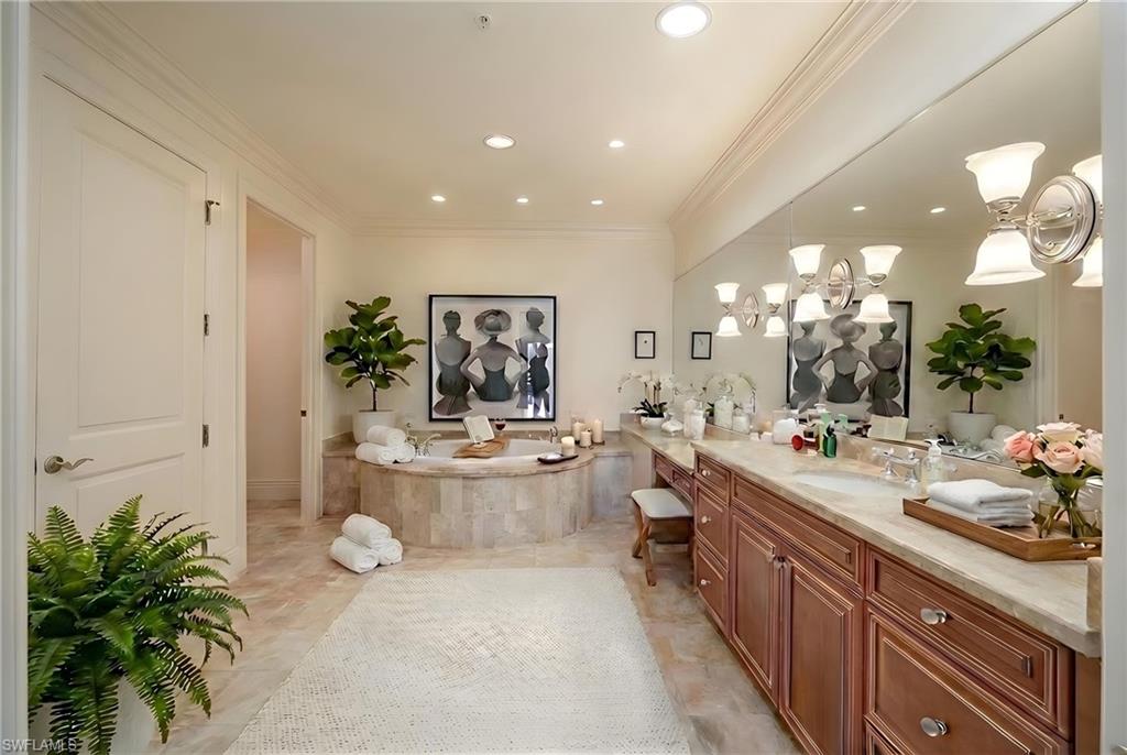 CHARLESTON SQUARE - Residential