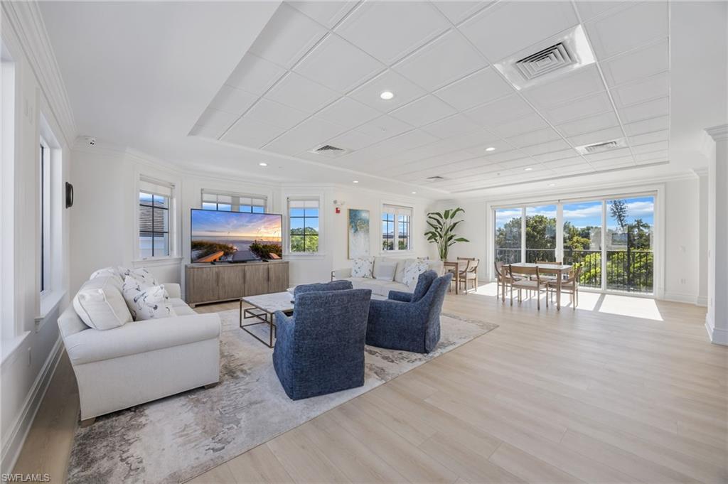 CHARLESTON SQUARE - Residential