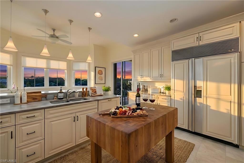 CHARLESTON SQUARE - Residential