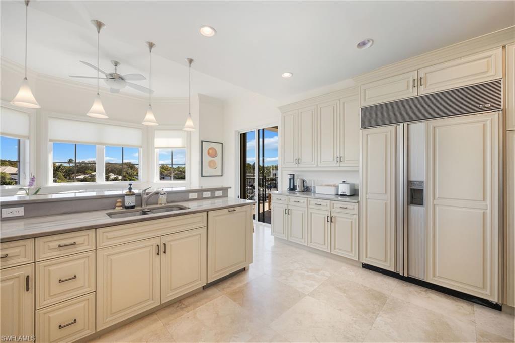 CHARLESTON SQUARE - Residential