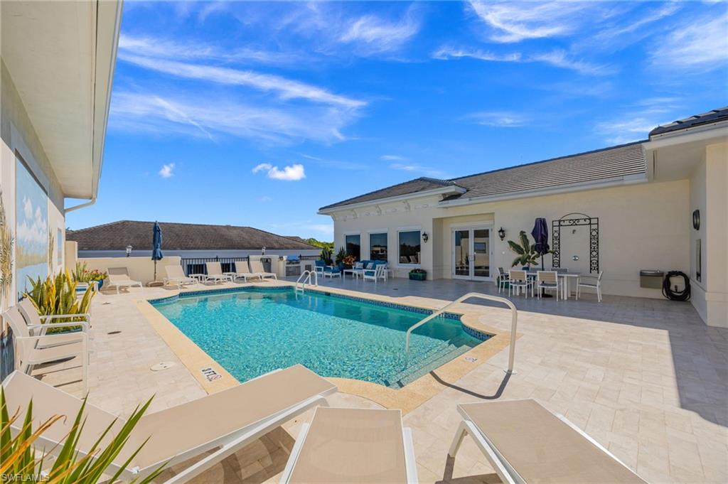 CHARLESTON SQUARE - Residential