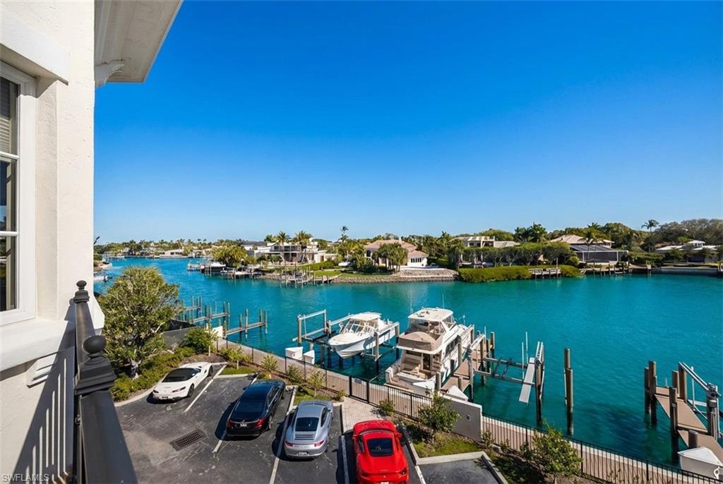 CHARLESTON SQUARE - Residential