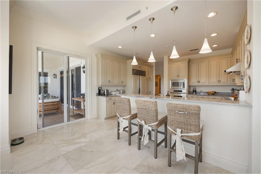 CHARLESTON SQUARE - Residential