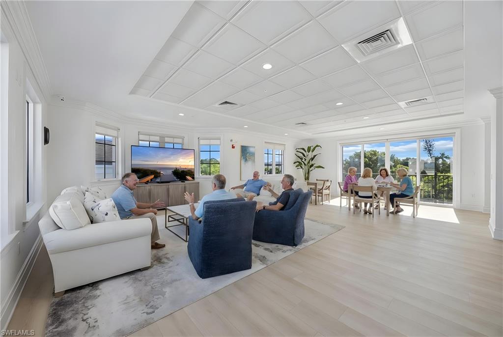 CHARLESTON SQUARE - Residential