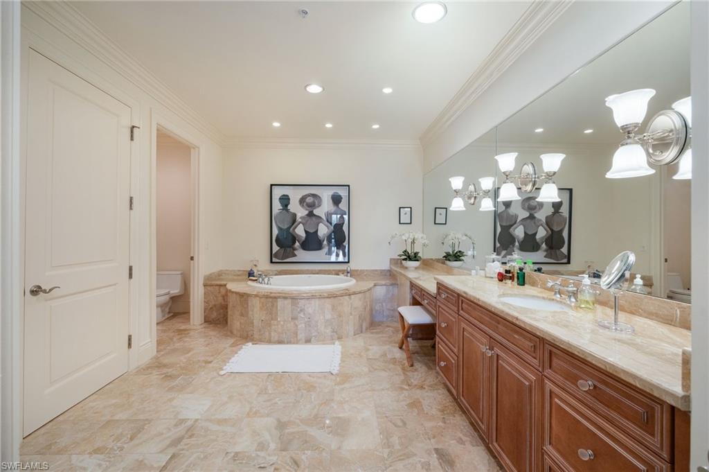 CHARLESTON SQUARE - Residential