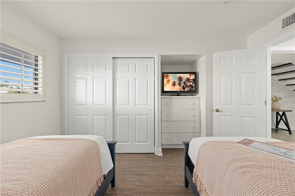 TENNIS VILLAS - Residential