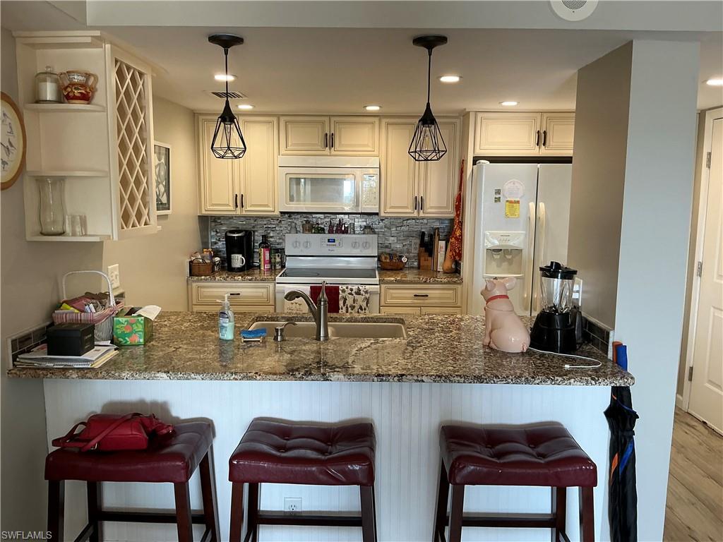 PALM BEACH LANDINGS - Residential Lease