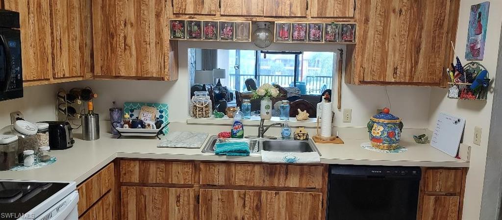 ADMIRALTY YACHT & RACQUET CLUB - Residential