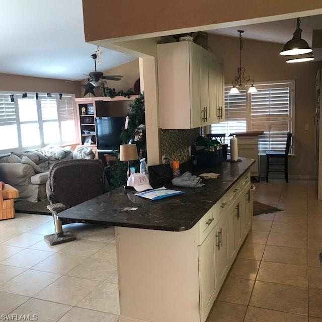 SANDY HOLLOW - Residential