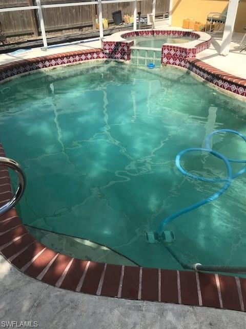 SANDY HOLLOW - Residential