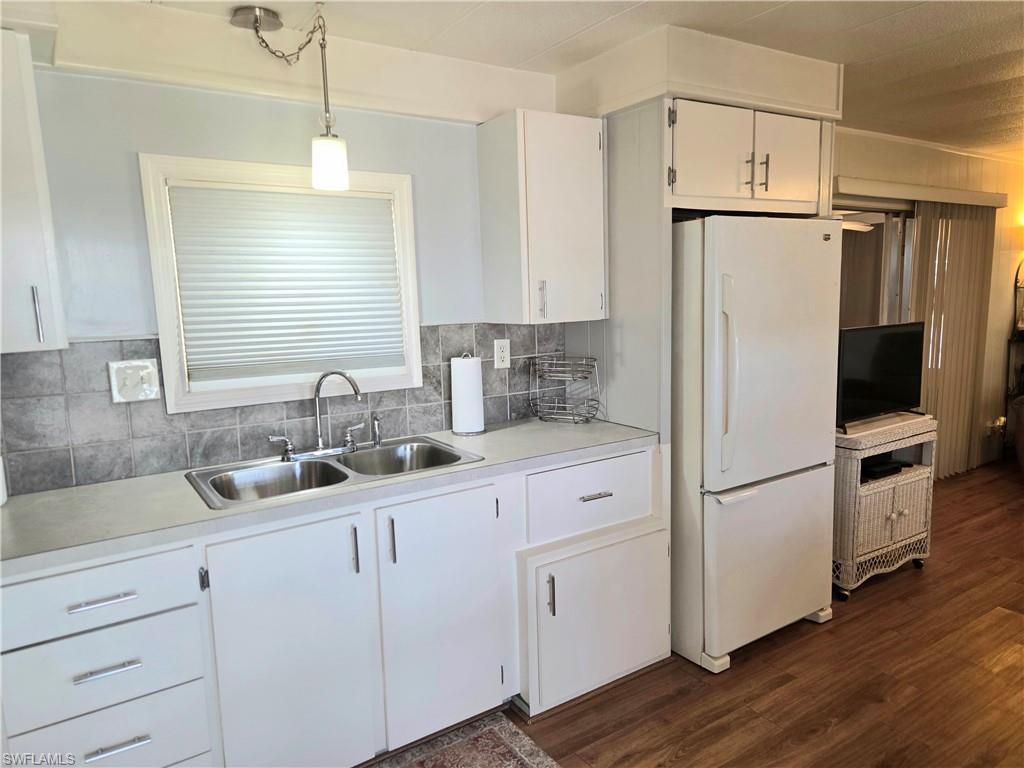 LAZY DAYS MOBILE VILLAGE - Residential