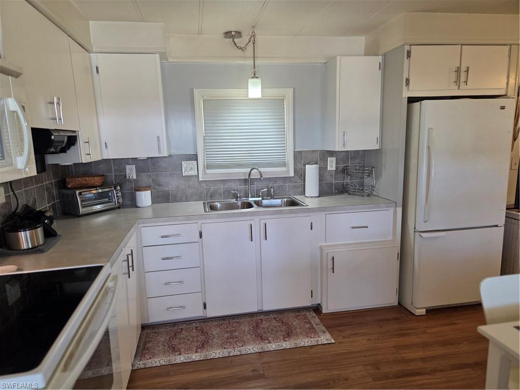 LAZY DAYS MOBILE VILLAGE - Residential