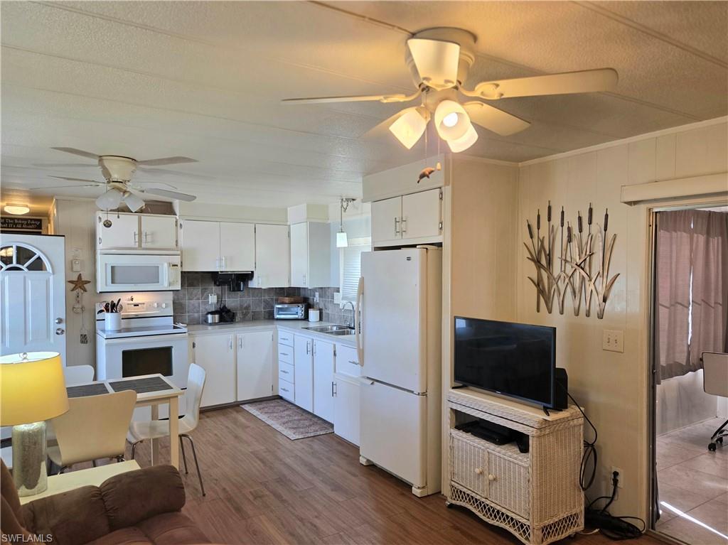 LAZY DAYS MOBILE VILLAGE - Residential